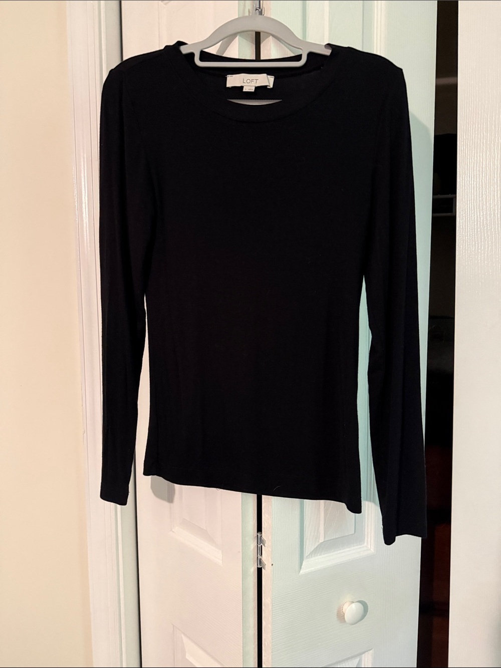 LOFT Black Long-Sleeve Crewneck Tee